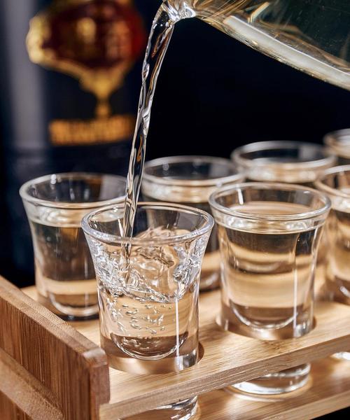 茅台股价四年腰斩,白酒行业寒冬何时见底?